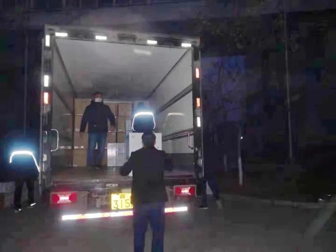 這樣深夜連續(xù)作業(yè)，已堅(jiān)持了多日